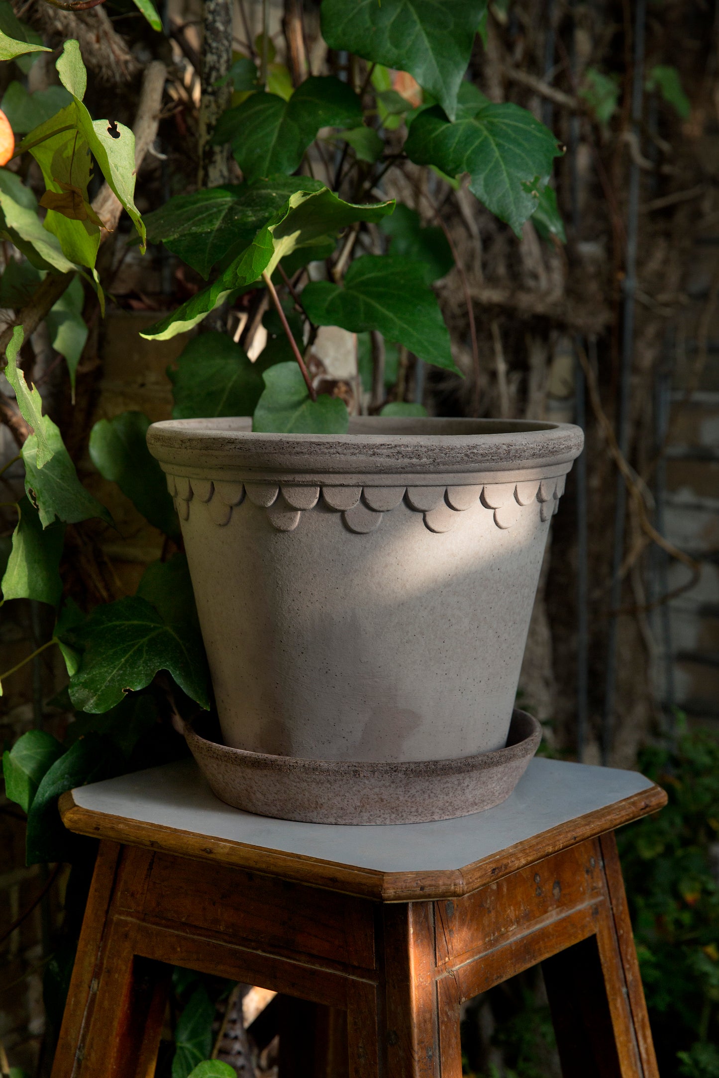 Bergs Potter / Copenhagen Raw Pot & Saucer / Grey / 30cm