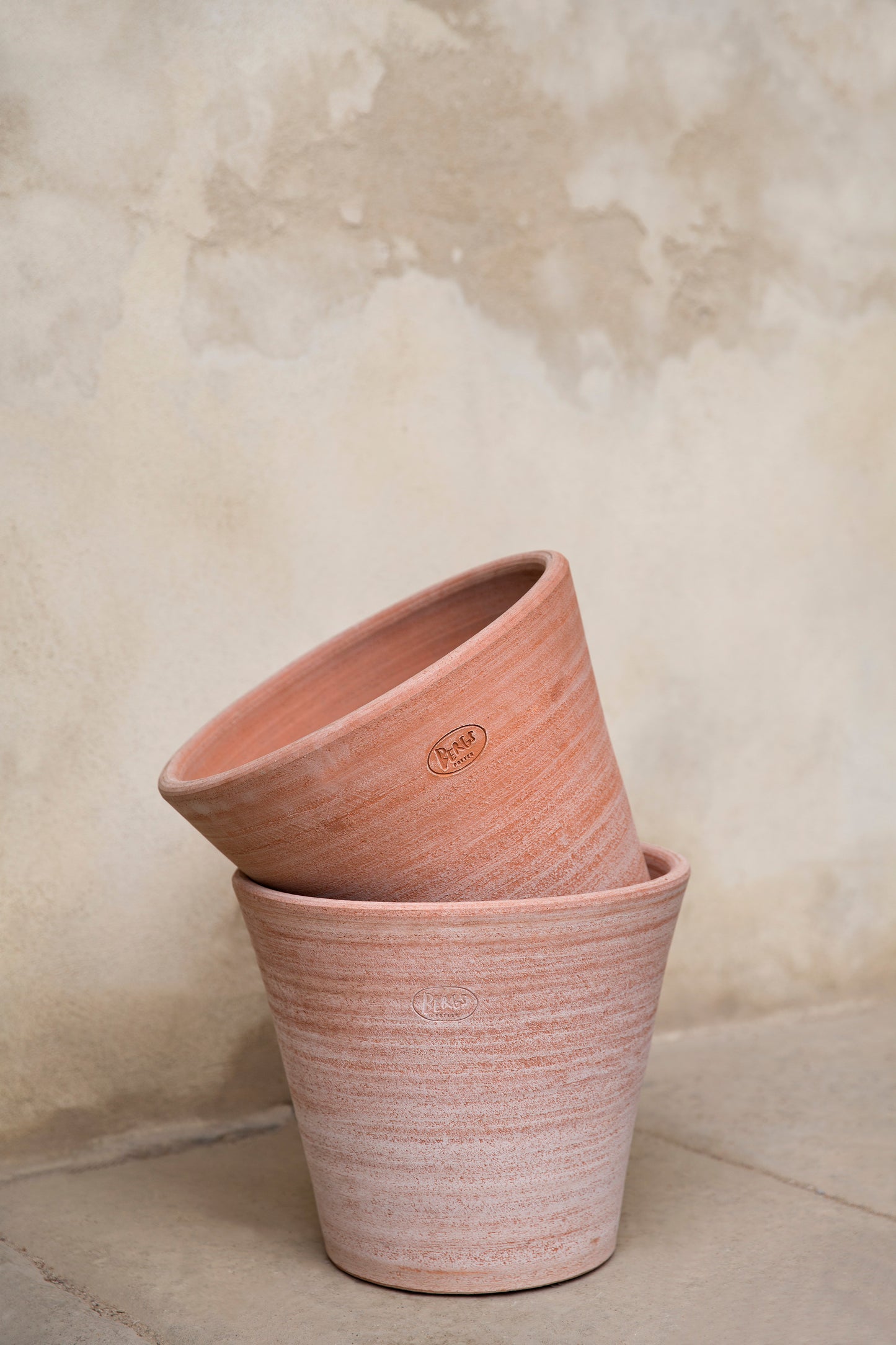 Bergs Potter / Julie Raw Rustic Pot & Saucer / Rosa / Ø40cm